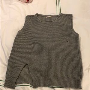 Sleeveless knit pullover